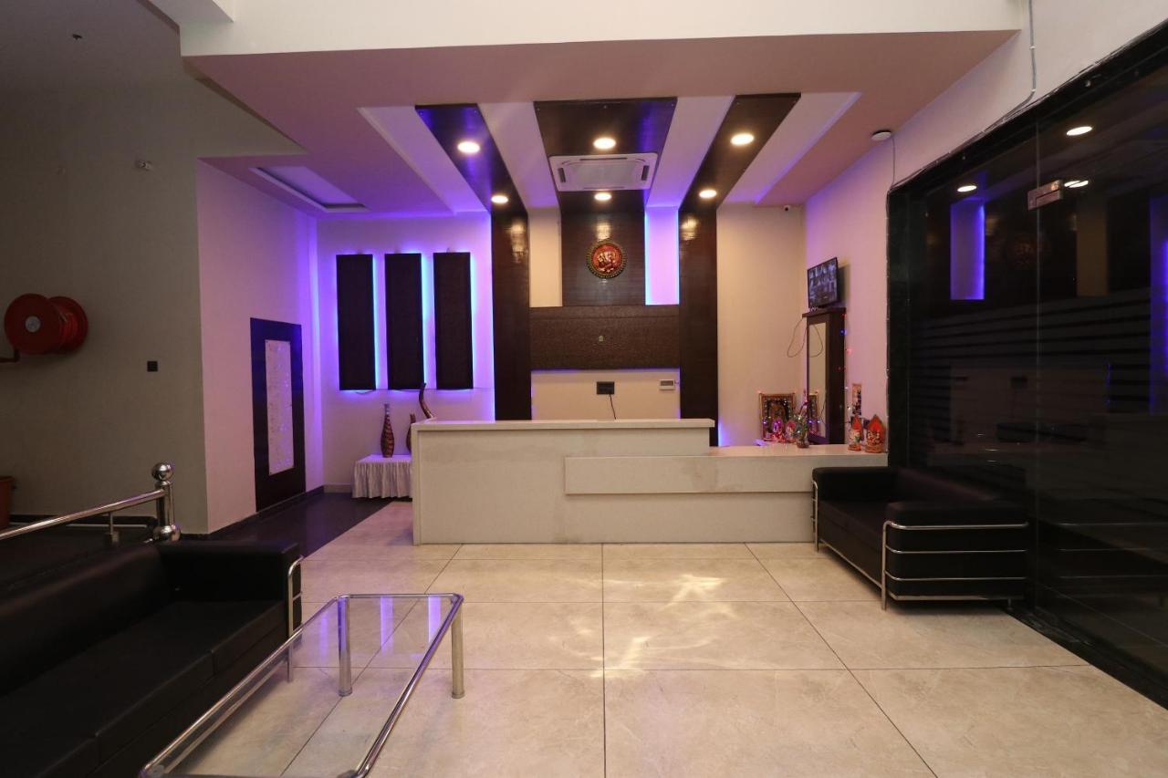 Oyo 33387 Laxmi Lawn And Resort Suite Lucknow Exterior foto